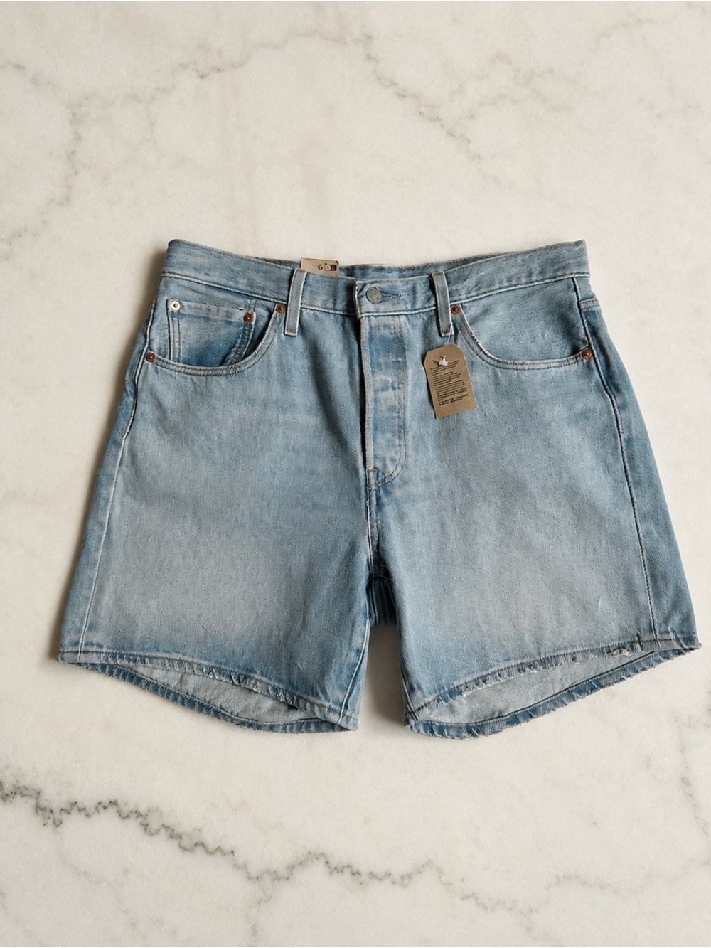 Levi’s 501 Original Denim Shorts Medium Wash Size 33 NWT
